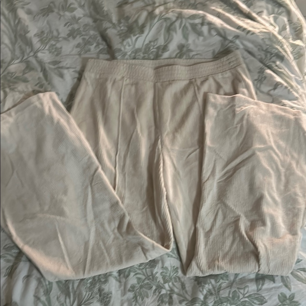 Perfect condition arie flare L short velour pants
